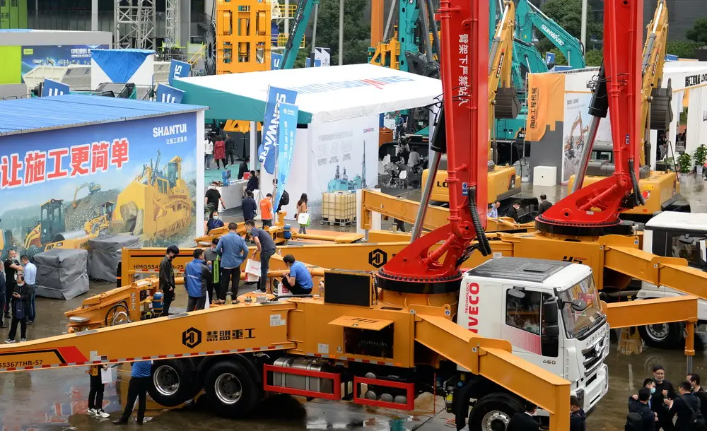 Why Your Excavator Engine is Overheating Under Load: Diagnosing Fan Pump Failures and Blown Head Gaskets