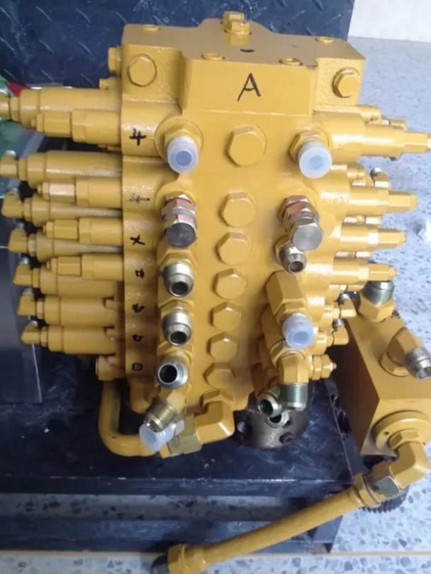 Tatan C0170 4628664 Main Control Valve Assembly for Hitachi ZX240-3 Excavator Picture 6 Tatan C0170 4628664 Main Control Valve Assembly for Hitachi ZX240-3 Excavator - Image 6