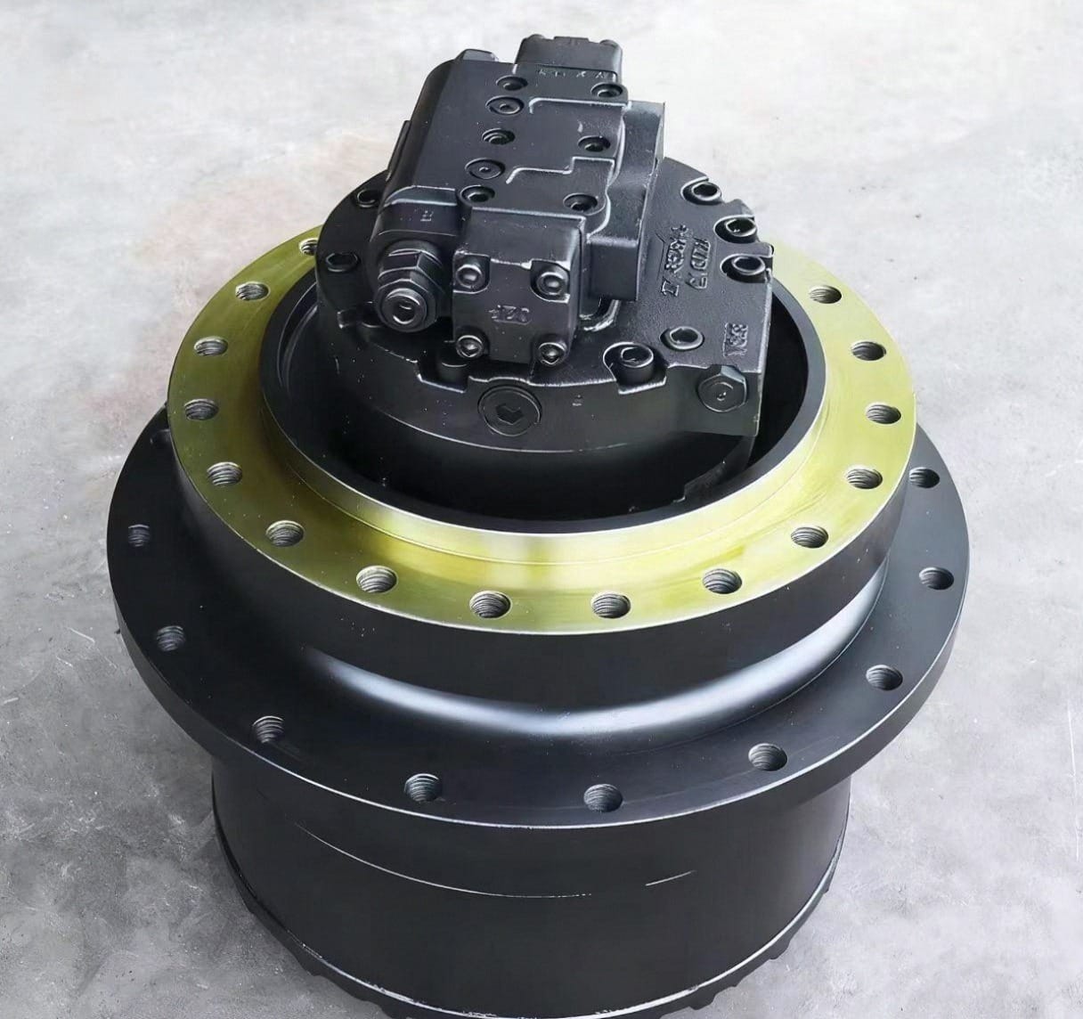 Caterpillar 330B Final Drive Travel Motor Assembly (OEM 107-7032 / 145-6364) Picture 1 Caterpillar 330B Final Drive Travel Motor Assembly (OEM 107-7032 / 145-6364)