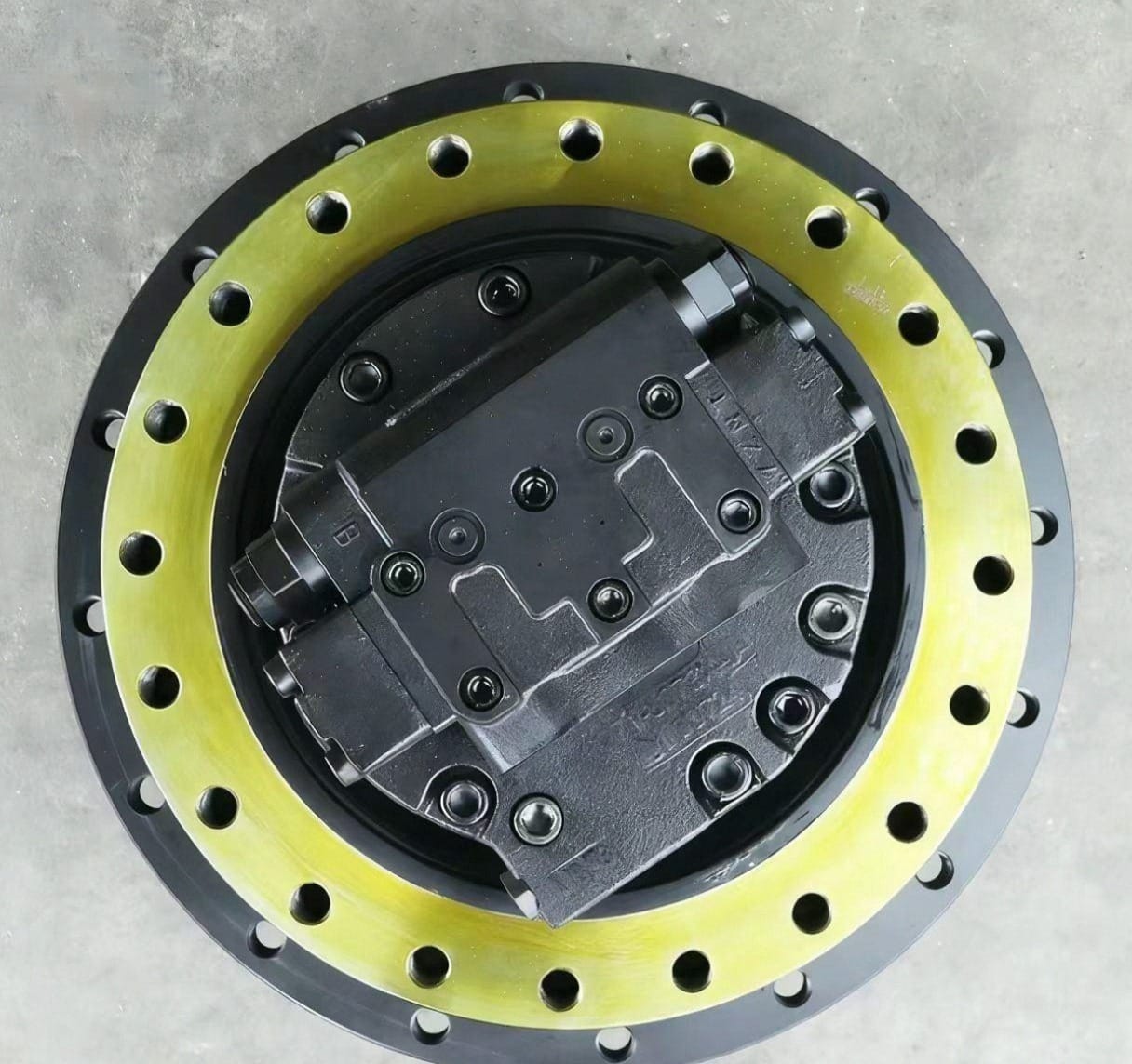 Caterpillar 330B Final Drive Travel Motor Assembly (OEM 107-7032 / 145-6364) Picture 2 Caterpillar 330B Final Drive Travel Motor Assembly (OEM 107-7032 / 145-6364) - Image 2