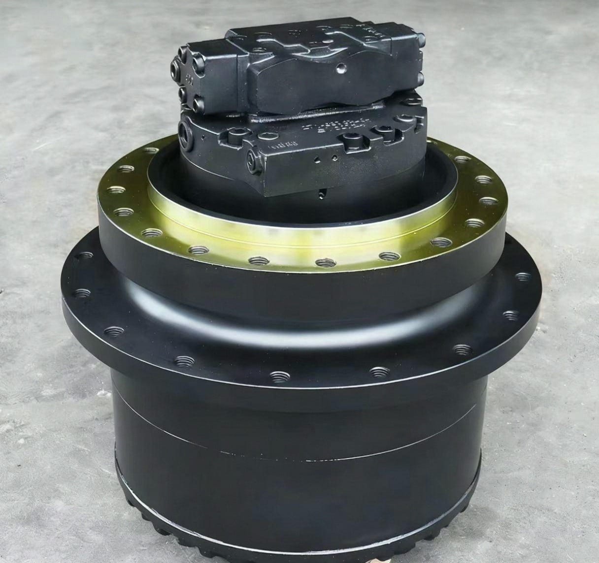 Caterpillar 330B Final Drive Travel Motor Assembly (OEM 107-7032 / 145-6364) Picture 3 Caterpillar 330B Final Drive Travel Motor Assembly (OEM 107-7032 / 145-6364) - Image 3