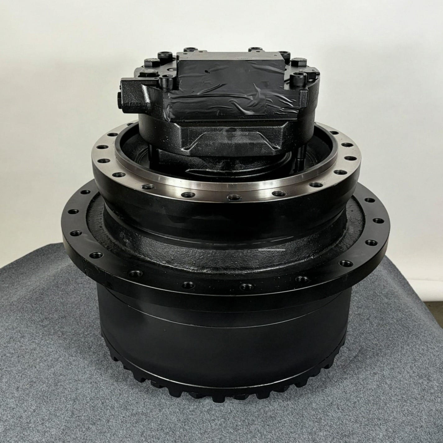 HMGF68BA 9263595 4699092 Travel Motor Assembly for Hitachi ZX470 Excavator Picture 4 HMGF68BA 9263595 4699092 Travel Motor Assembly for Hitachi ZX470 Excavator - Image 4