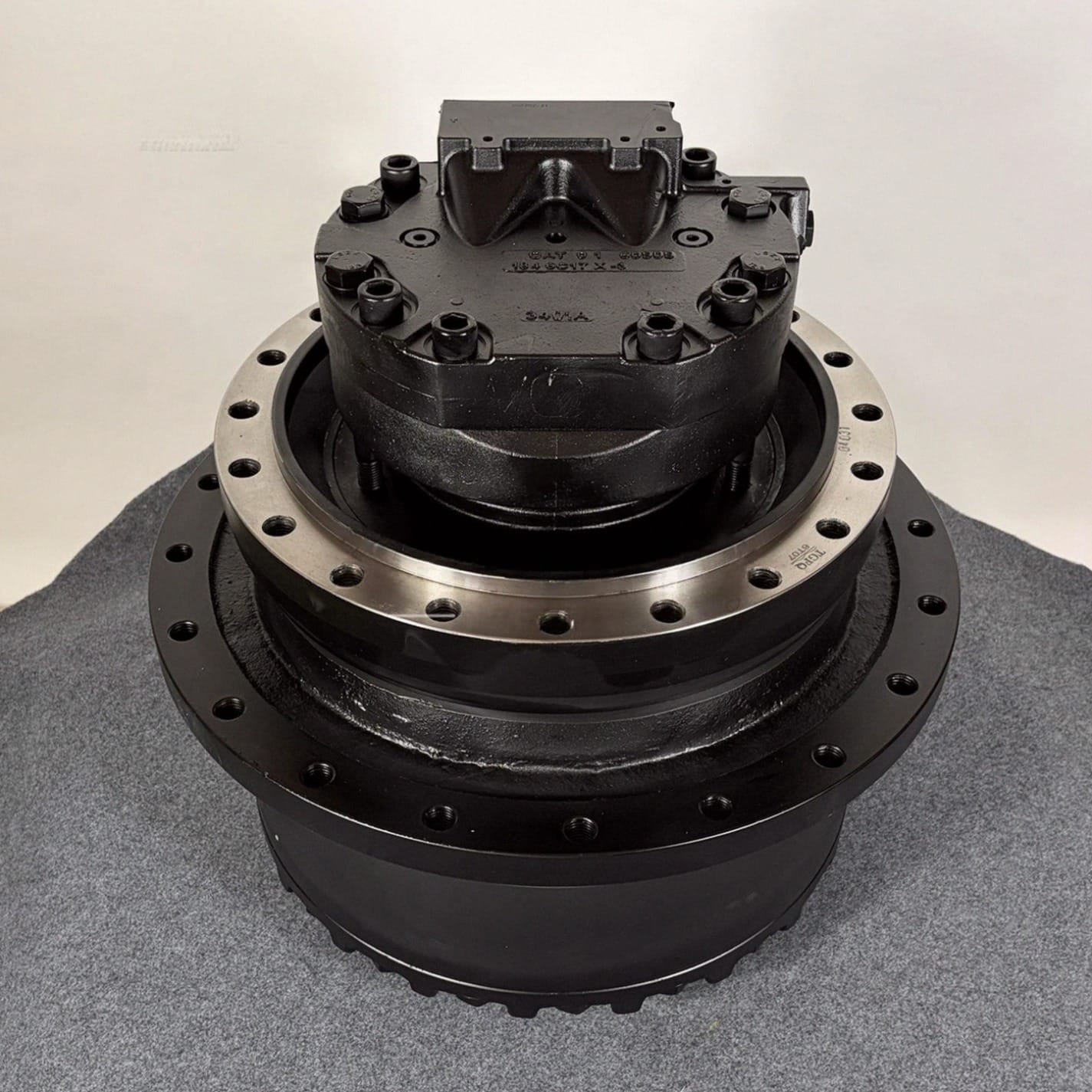 HMGF68BA 9263595 4699092 Travel Motor Assembly for Hitachi ZX470 Excavator Picture 3 HMGF68BA 9263595 4699092 Travel Motor Assembly for Hitachi ZX470 Excavator - Image 3