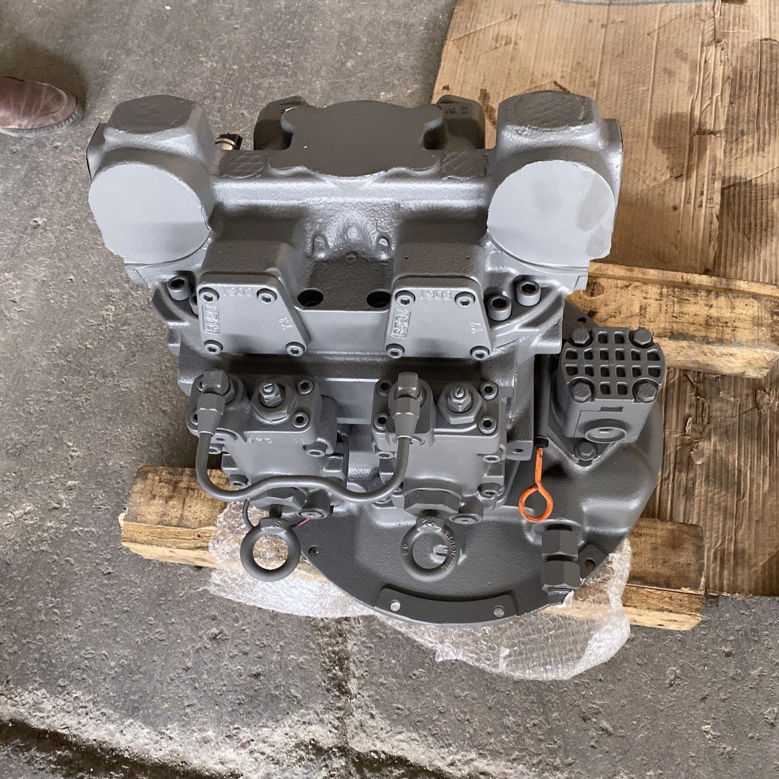 Tatan HPV102 9146522 9170999 Hydraulic Pump Assembly for Hitachi EX200-5 Excavator Picture 7 Tatan HPV102 9146522 9170999 Hydraulic Pump Assembly for Hitachi EX200-5 Excavator - Image 7