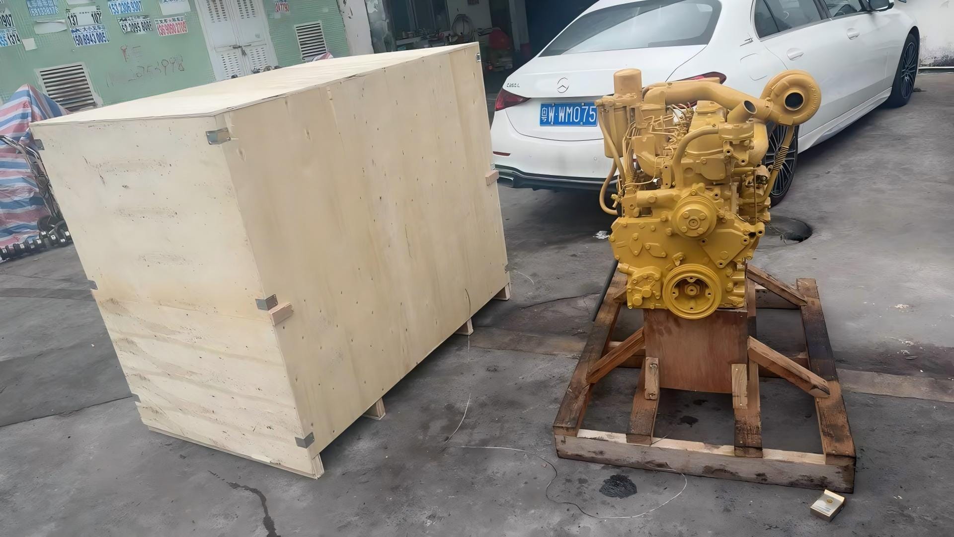 Komatsu PC30-7 Final Drive Travel Motor Assembly (OEM 20S-60-72120) Picture 11 Export Wooden Crate Packaging for Komatsu PC30-7 Final Drive