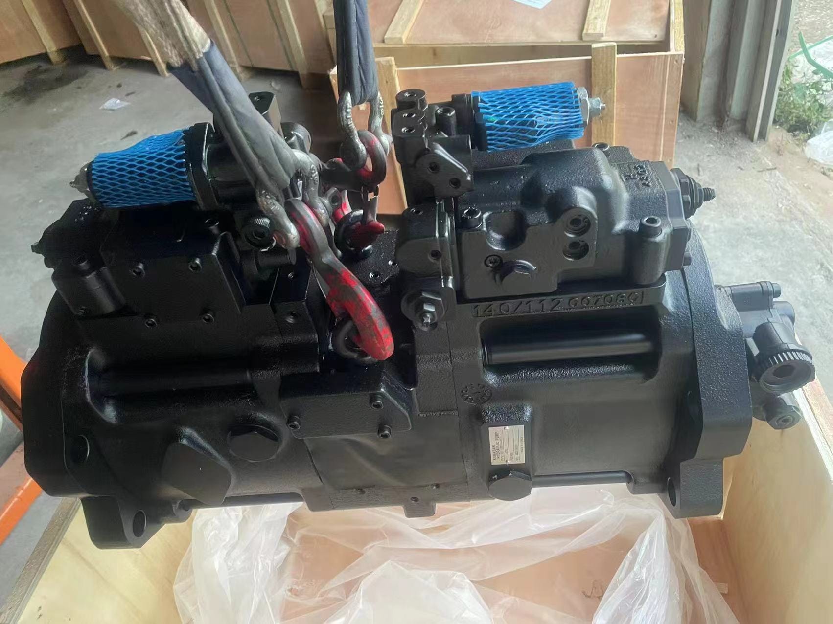 K3V112DT 2401-9287A Hydraulic Pump Assembly for Doosan DH220-7 Excavator Picture 2 K3V112DT 2401-9287A Hydraulic Pump Assembly for Doosan DH220-7 Excavator - Image 2