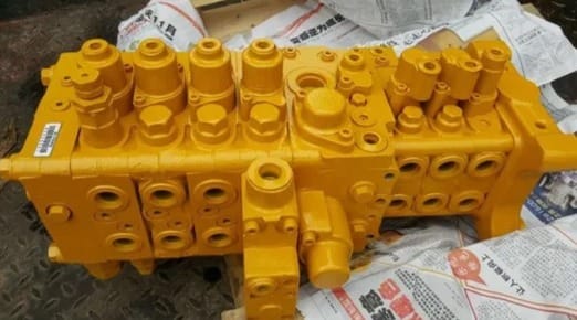 KMX15 708-2L-00300 Main Control Valve Assembly for Komatsu PC130-8 Excavator
