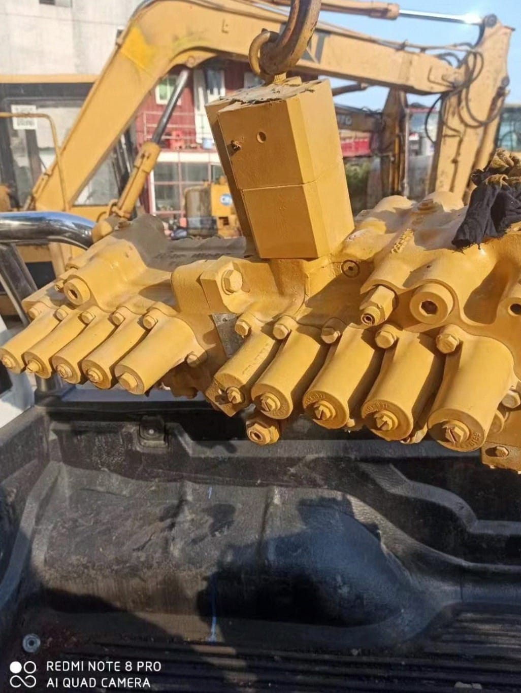 Caterpillar 320C Main Control Valve Assembly - KMX15R (OEM 172-5636 / 190-7856) Picture 2 Caterpillar 320C Main Control Valve Assembly - KMX15R (OEM 172-5636 / 190-7856) - Image 2