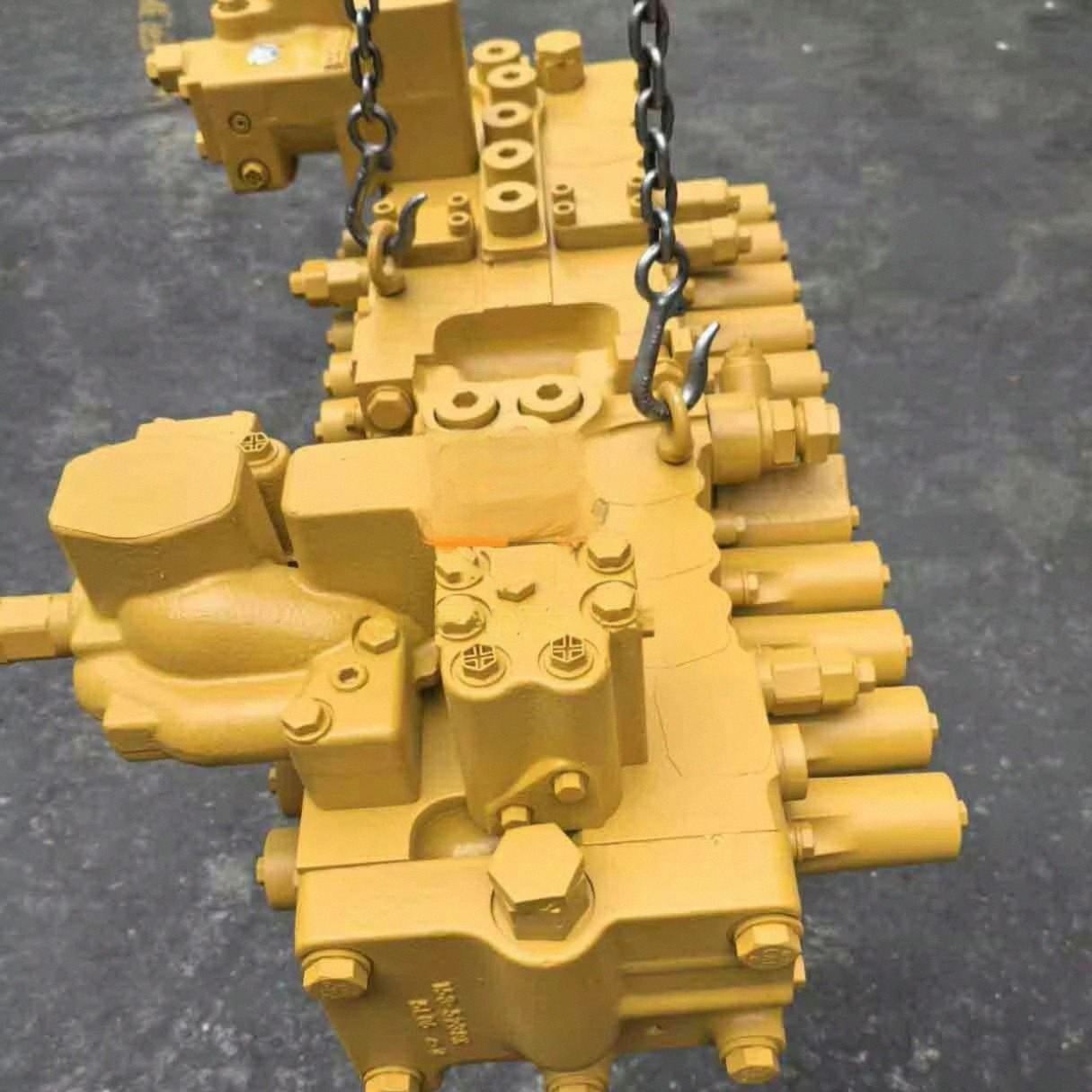 KMX15N 309-5711 309-5710 Main Control Valve Assembly for Caterpillar 323D Excavator Picture 2 KMX15N 309-5711 309-5710 Main Control Valve Assembly for Caterpillar 323D Excavator - Image 2