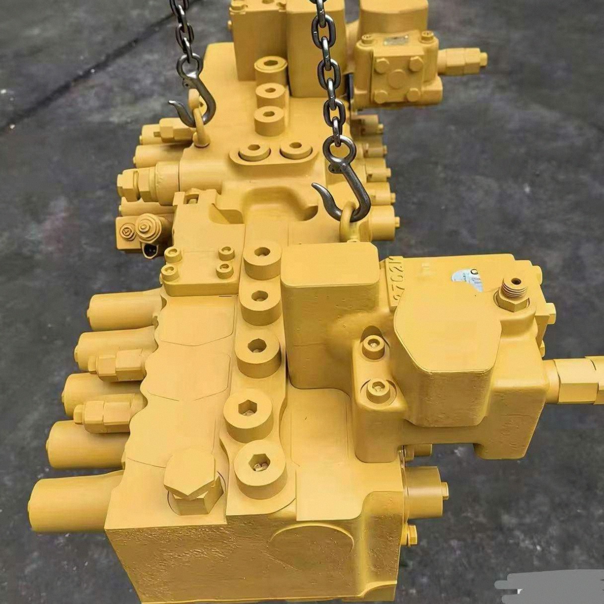 KMX15N 309-5711 309-5710 Main Control Valve Assembly for Caterpillar 323D Excavator Picture 3 KMX15N 309-5711 309-5710 Main Control Valve Assembly for Caterpillar 323D Excavator - Image 3