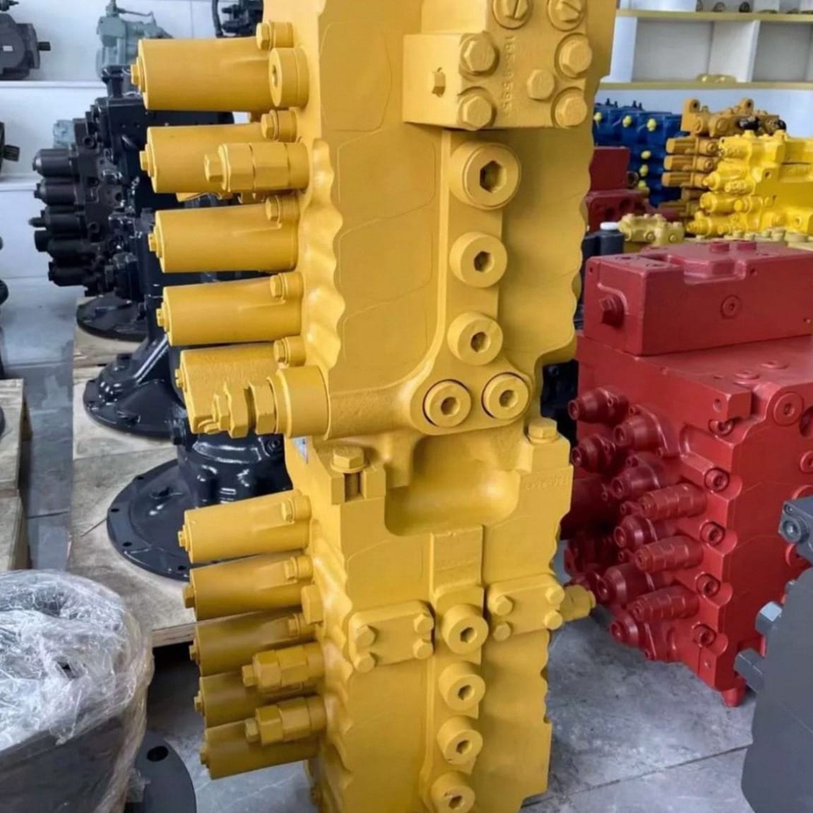 KMX15NA 318-1180 318-1181 Main Control Valve Assembly for Caterpillar 329D Excavator Picture 6 KMX15NA 318-1180 318-1181 Main Control Valve Assembly for Caterpillar 329D Excavator - Image 6