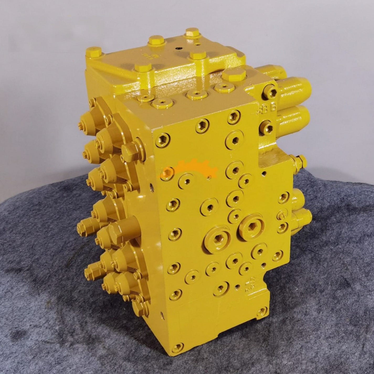 KMX32N 236-6424 258-0288 Main Control Valve Assembly for Caterpillar 330C Excavator Picture 3 KMX32N 236-6424 258-0288 Main Control Valve Assembly for Caterpillar 330C Excavator - Image 3