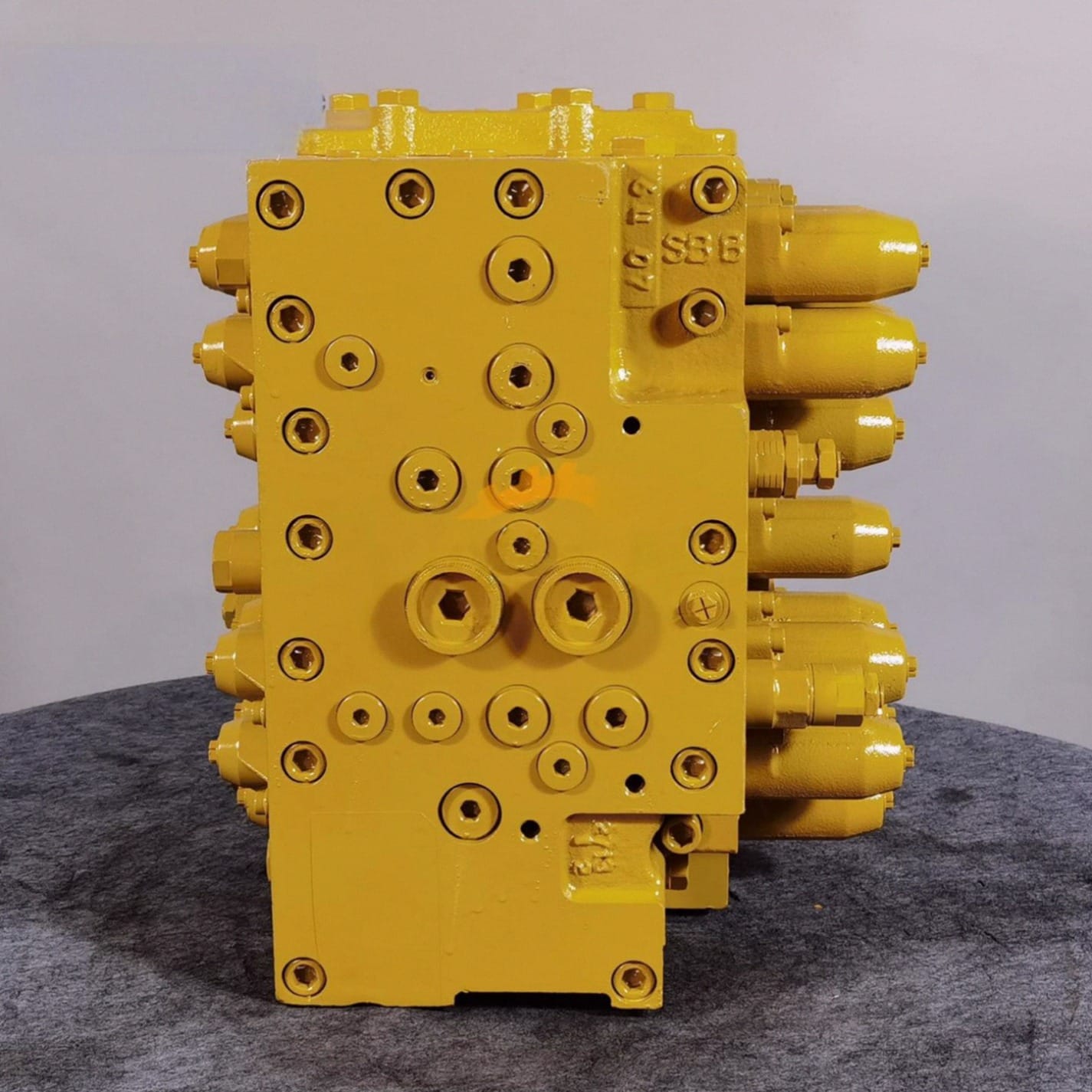 KMX32N 236-6424 258-0288 Main Control Valve Assembly for Caterpillar 330C Excavator Picture 4 KMX32N 236-6424 258-0288 Main Control Valve Assembly for Caterpillar 330C Excavator - Image 4