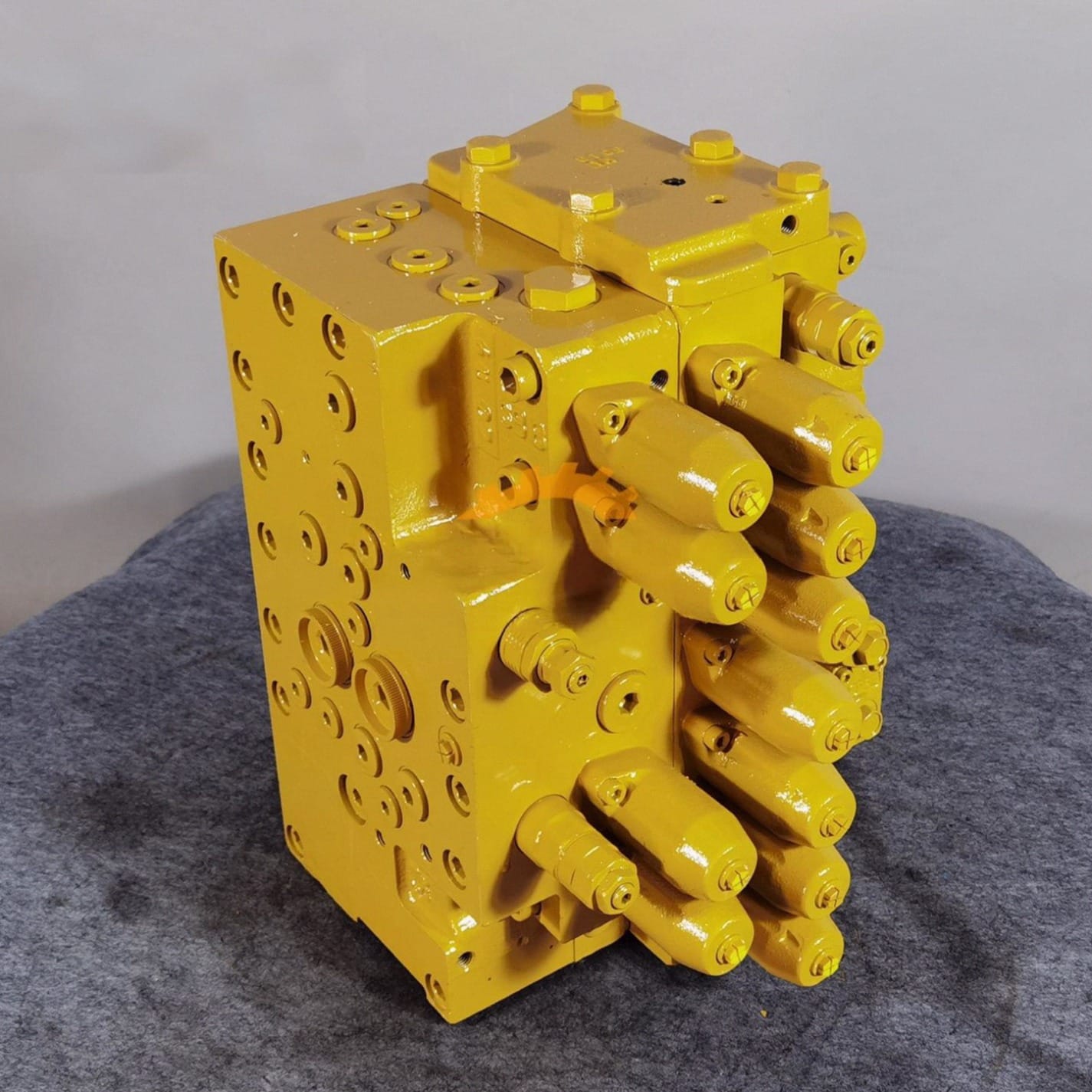 KMX32N 236-6424 258-0288 Main Control Valve Assembly for Caterpillar 330C Excavator Picture 1 KMX32N 236-6424 258-0288 Main Control Valve Assembly for Caterpillar 330C Excavator