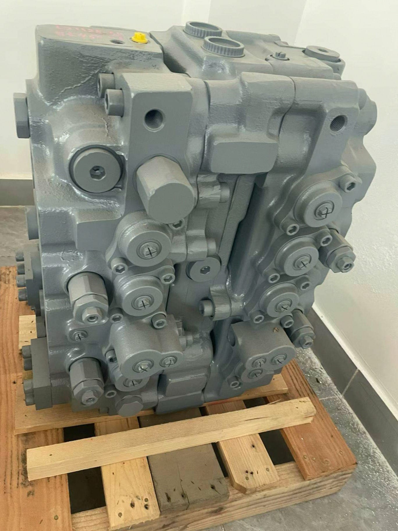 Tatan KMX32N 4434686 4453503 Main Control Valve Assembly for Hitachi EX400-5 Excavator Picture 3 Tatan KMX32N 4434686 4453503 Main Control Valve Assembly for Hitachi EX400-5 Excavator - Image 3
