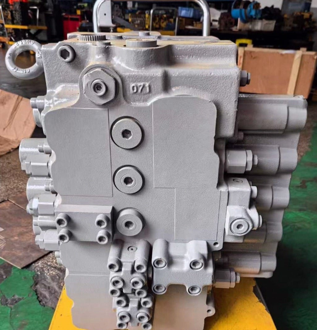 KMX36 4713089 4632971 Main Control Valve Assembly for Hitachi ZX870 Excavator Picture 5 KMX36 4713089 4632971 Main Control Valve Assembly for Hitachi ZX870 Excavator - Image 5