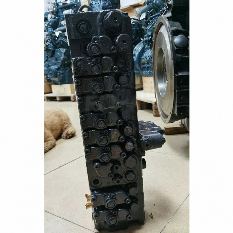 Komatsu PC35MR-2 Main Control Valve Assembly (OEM 709-70-51200) Picture 5 Tatan KSV100 708-8L-00130 main control valve assembly for Komatsu PC35MR-2 excavator-5