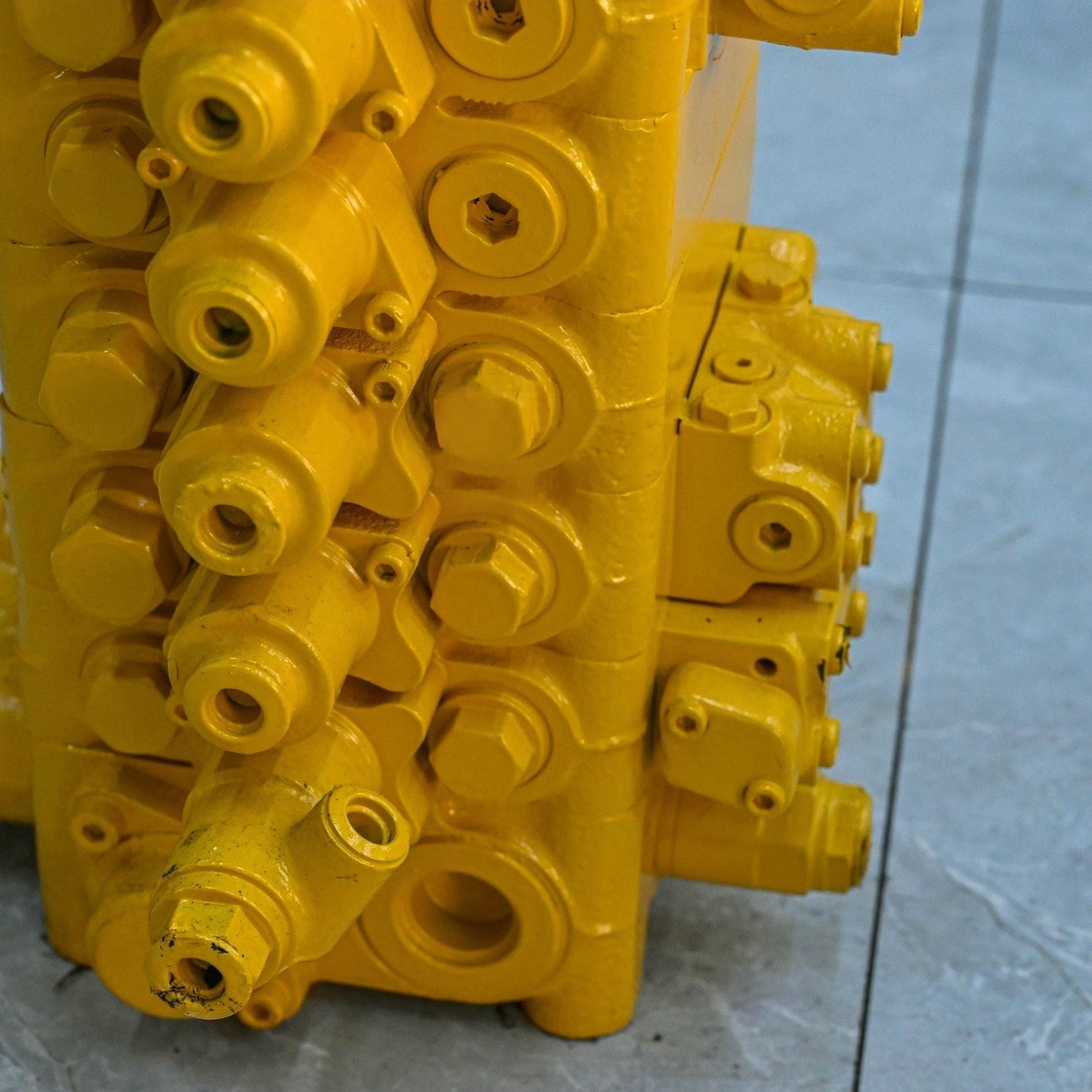KSV180 708-2L-00040 Main Control Valve Assembly for Komatsu PC130-7 Excavator Picture 5 Tatan KSV180 708-2L-00040 main control valve assembly for Komatsu PC130-7 excavator-5