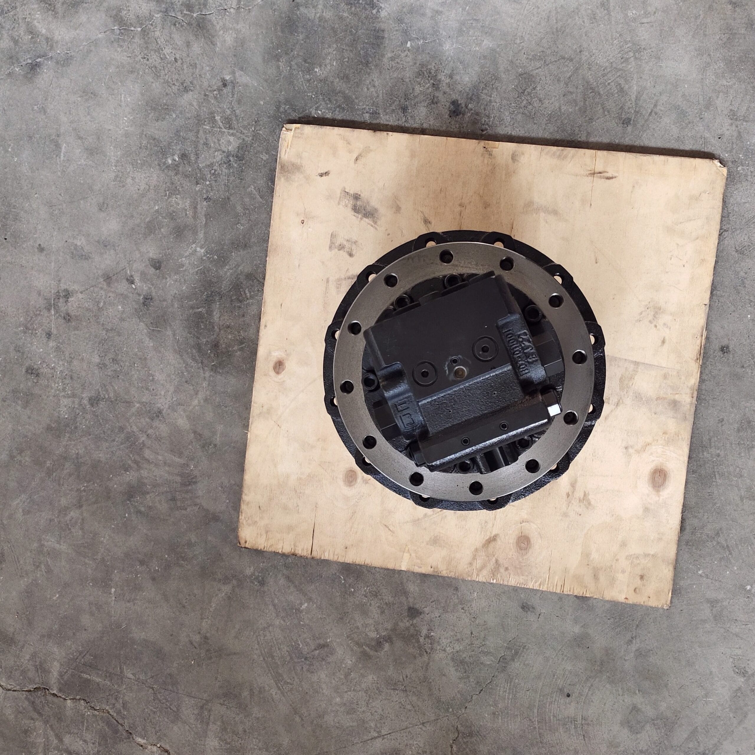 MAG-18VP 708-2L-00105 Travel Motor Final Drive for Komatsu PC60-7 Excavator Picture 3 Komatsu PC60-7 travel motor final drive MAG-18VP 708-2L-00105-(4)