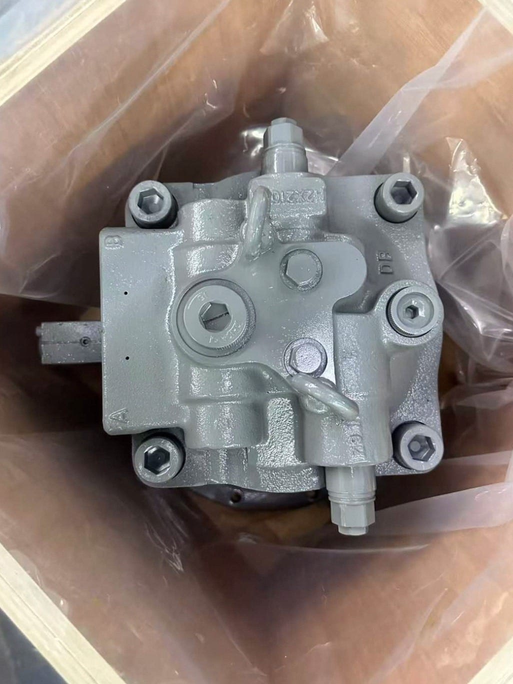 Tatan M2X150 4294479 2441U952F2 Swing Motor Assembly for Hitachi EX300-3 Excavator Picture 3 Tatan M2X150 4294479 2441U952F2 Swing Motor Assembly for Hitachi EX300-3 Excavator - Image 3