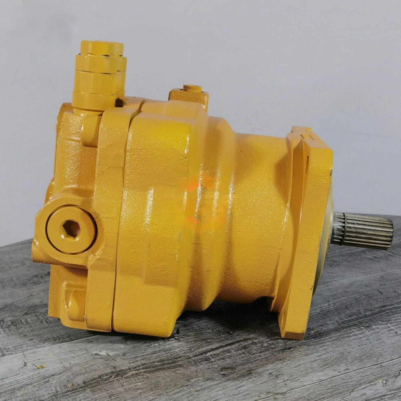 M5X180 259-0818 272-6958 Swing Motor Assembly for Caterpillar 325D Excavator Picture 2 M5X180 259-0818 272-6958 Swing Motor Assembly for Caterpillar 325D Excavator - Image 2