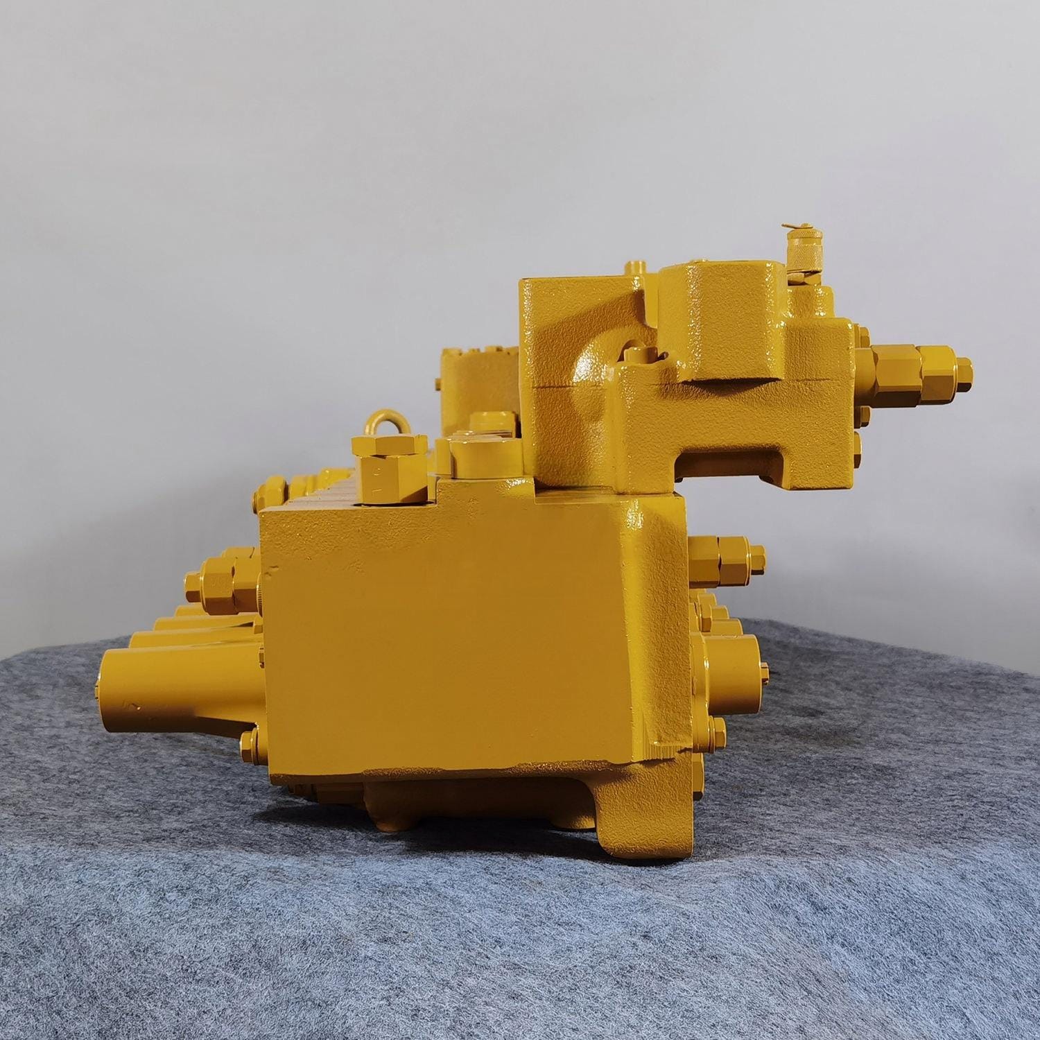 KMX15N 450-4844 369-6613 Main Control Valve Assembly for Caterpillar 320D2 Excavator Picture 3 KMX15N 450-4844 369-6613 Main Control Valve Assembly for Caterpillar 320D2 Excavator - Image 3