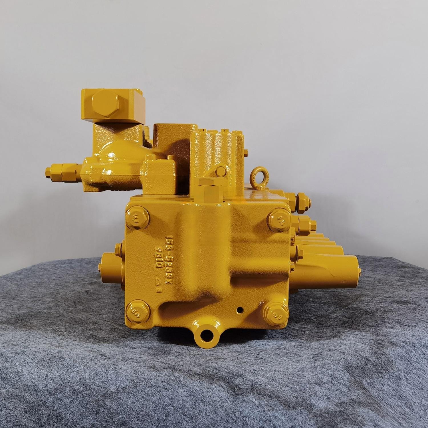 KMX15N 450-4844 369-6613 Main Control Valve Assembly for Caterpillar 320D2 Excavator Picture 4 KMX15N 450-4844 369-6613 Main Control Valve Assembly for Caterpillar 320D2 Excavator - Image 4