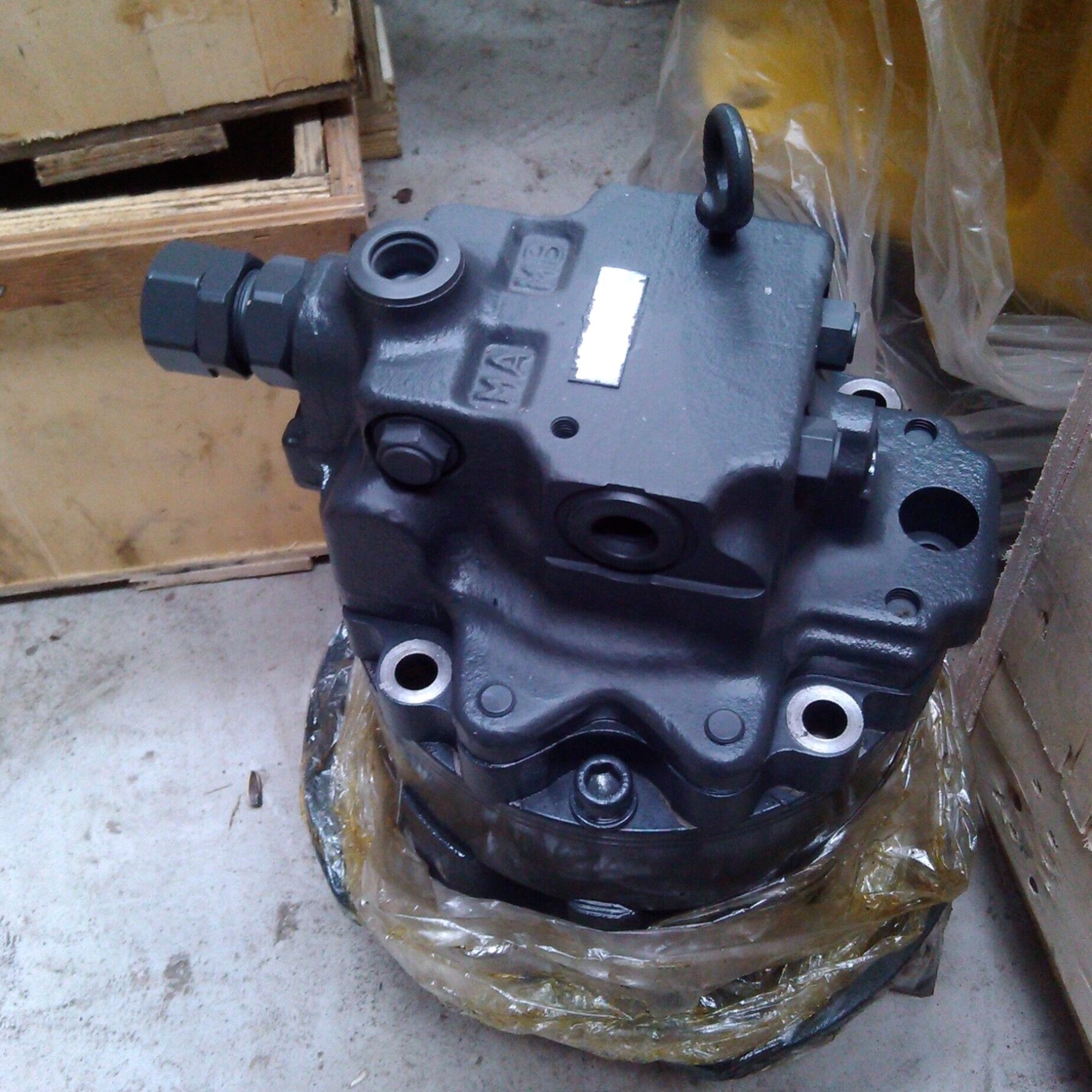 Komatsu PC20-7 Main Hydraulic Pump Assembly (OEM 705-41-01050) Picture 4 Tatan PCR-2B 708-8L-00030 swing motor assembly for Komatsu PC20-7 excavator-5