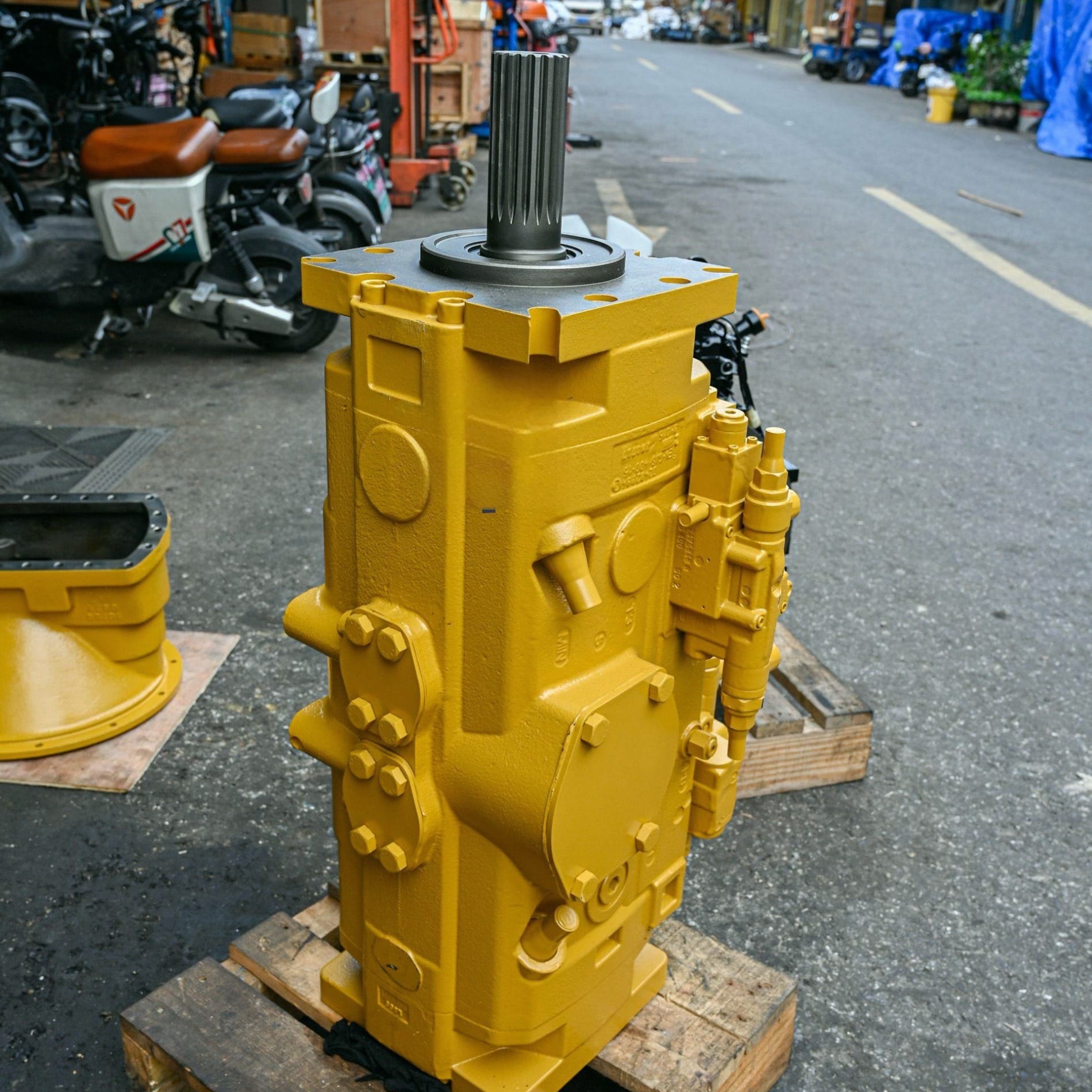 Caterpillar 330B Main Hydraulic Pump Assembly - SBS120 (OEM 123-2229) Picture 4 Caterpillar 330B Main Hydraulic Pump Assembly - SBS120 (OEM 123-2229) - Image 4