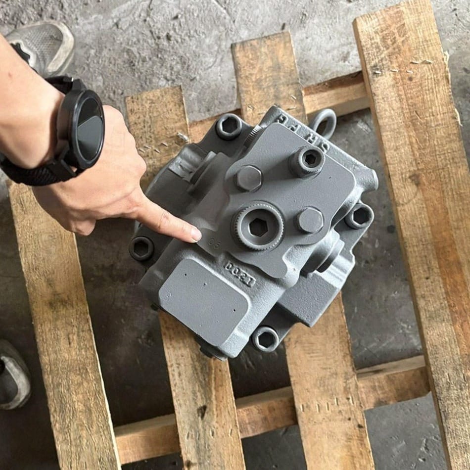 4187042 Swing Motor Assembly for Hitachi EX100-1 Excavator Picture 3 4187042 Swing Motor Assembly for Hitachi EX100-1 Excavator - Image 3