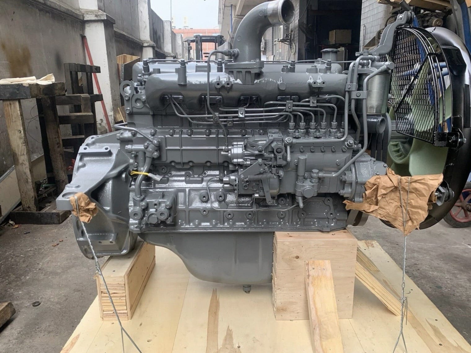 6BD1T 1-11110-947-0 Diesel Engine Assembly for Hitachi EX200-2 Excavator Picture 2 6BD1T 1-11110-947-0 Diesel Engine Assembly for Hitachi EX200-2 Excavator - Image 2