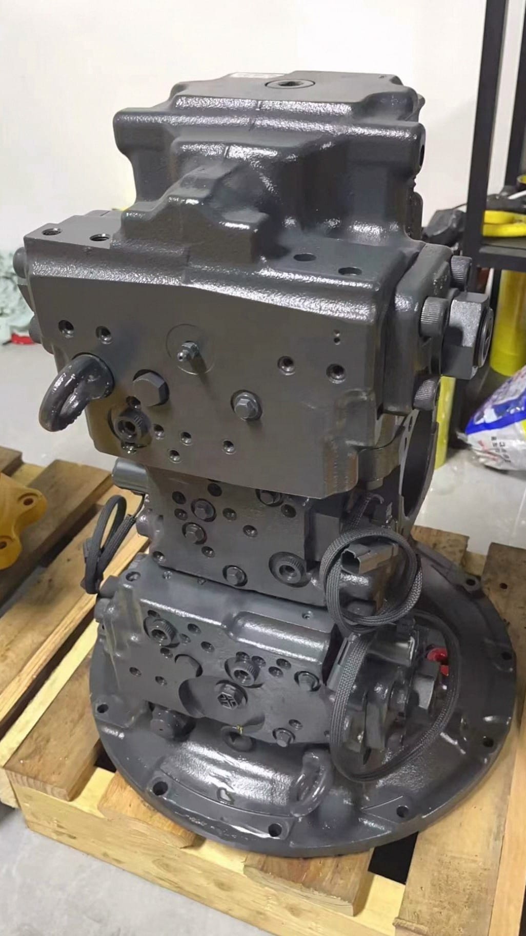 Tatan 708-1W-00883 Hydraulic Pump Assembly for Komatsu WA380-6 Wheel Loader Picture 5 Tatan 708-1W-00883 Hydraulic Pump Assembly for Komatsu WA380-6 Wheel Loader - Image 5