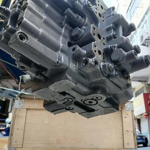 C0170 YA00000703 Control Valve Assembly for Hitachi ZX200-5G Excavator Picture 4 C0170 YA00000703 Control Valve Assembly for Hitachi ZX200-5G Excavator - Image 4
