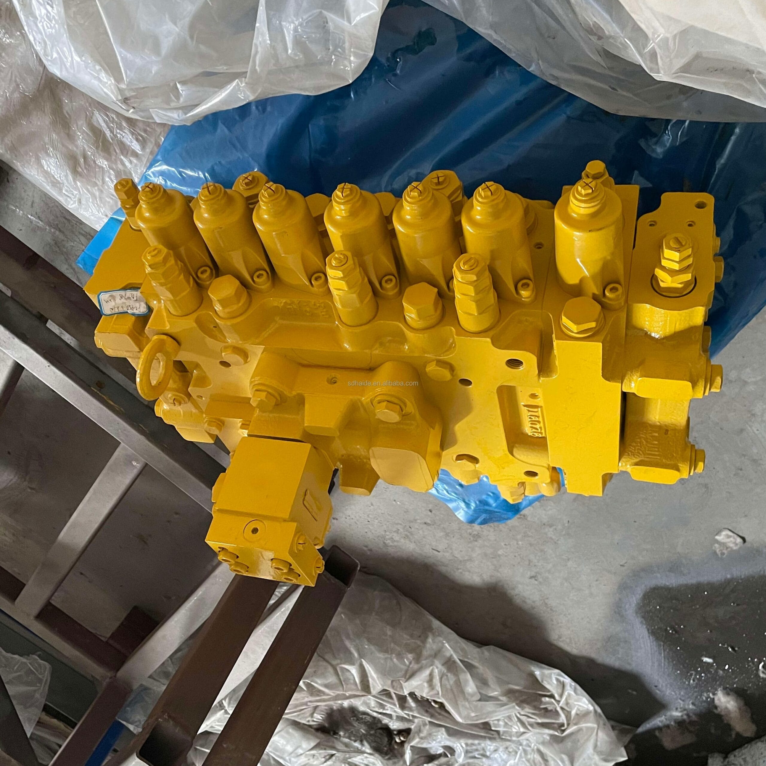 CLSS 723-40-70100 Main Control Valve Assembly for Komatsu PC300-8 Excavator Picture 3 CLSS 723-40-70100 Main Control Valve Assembly for Komatsu PC300-8 Excavator - Image 3
