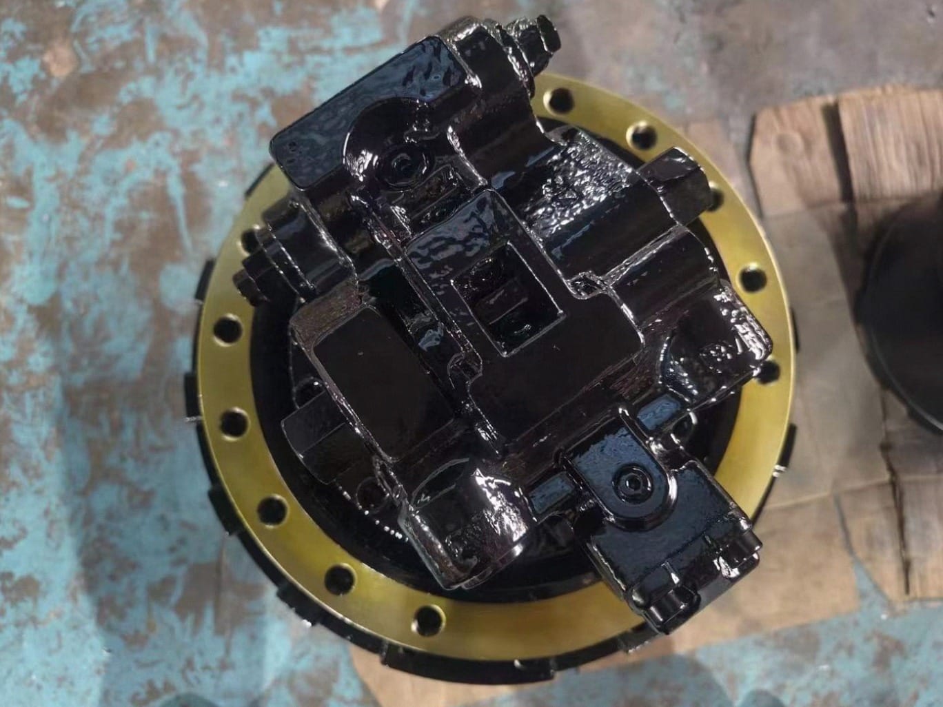 HMGC16 9080068 9096481 Travel Motor Final Drive Assembly for Hitachi EX100-1 Excavator Picture 4 HMGC16 9080068 9096481 Travel Motor Final Drive Assembly for Hitachi EX100-1 Excavator - Image 4