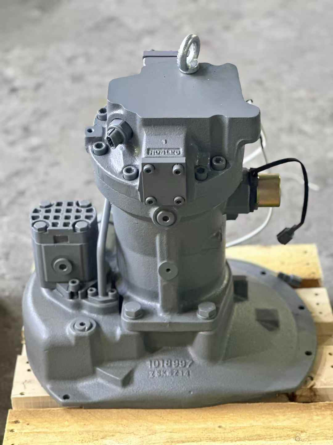 HPK055 9192497 Hydraulic Pump Assembly for Hitachi ZX120 Excavator Picture 2 HPK055 9192497 Hydraulic Pump Assembly for Hitachi ZX120 Excavator - Image 2