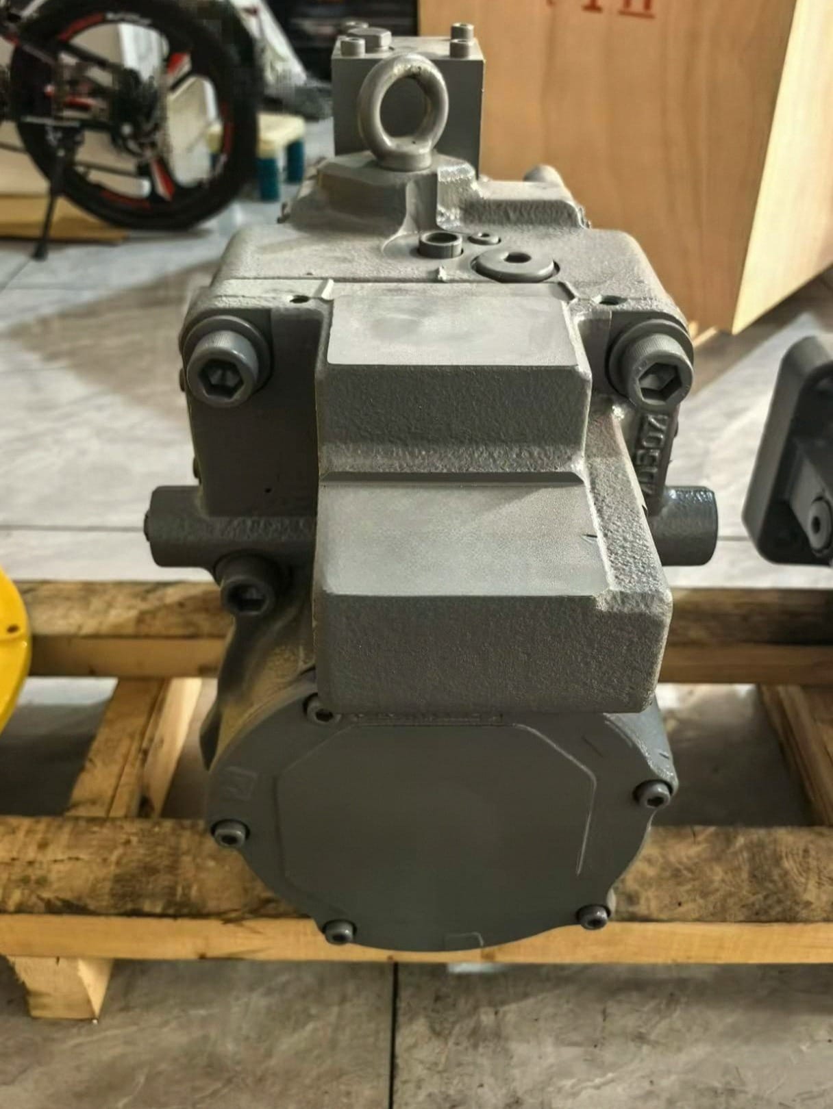 K3V280 4635645 Hydraulic Pump Assembly for Hitachi ZX870 Excavator Picture 2 K3V280 4635645 Hydraulic Pump Assembly for Hitachi ZX870 Excavator - Image 2