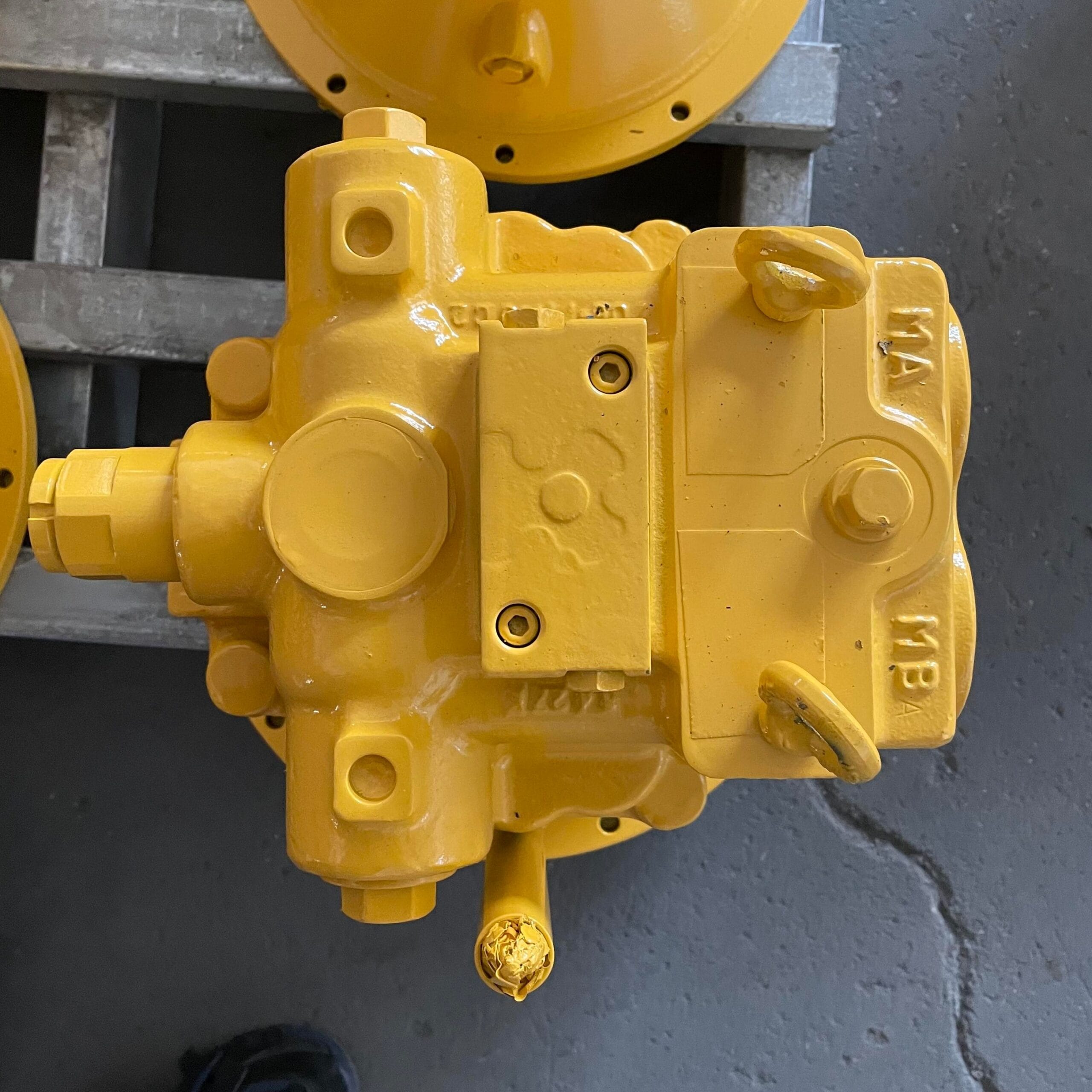 KMF125 706-7K-01170 Swing Motor Assembly for Komatsu PC300-8 Excavator Picture 2 KMF125 706-7K-01170 Swing Motor Assembly for Komatsu PC300-8 Excavator - Image 2