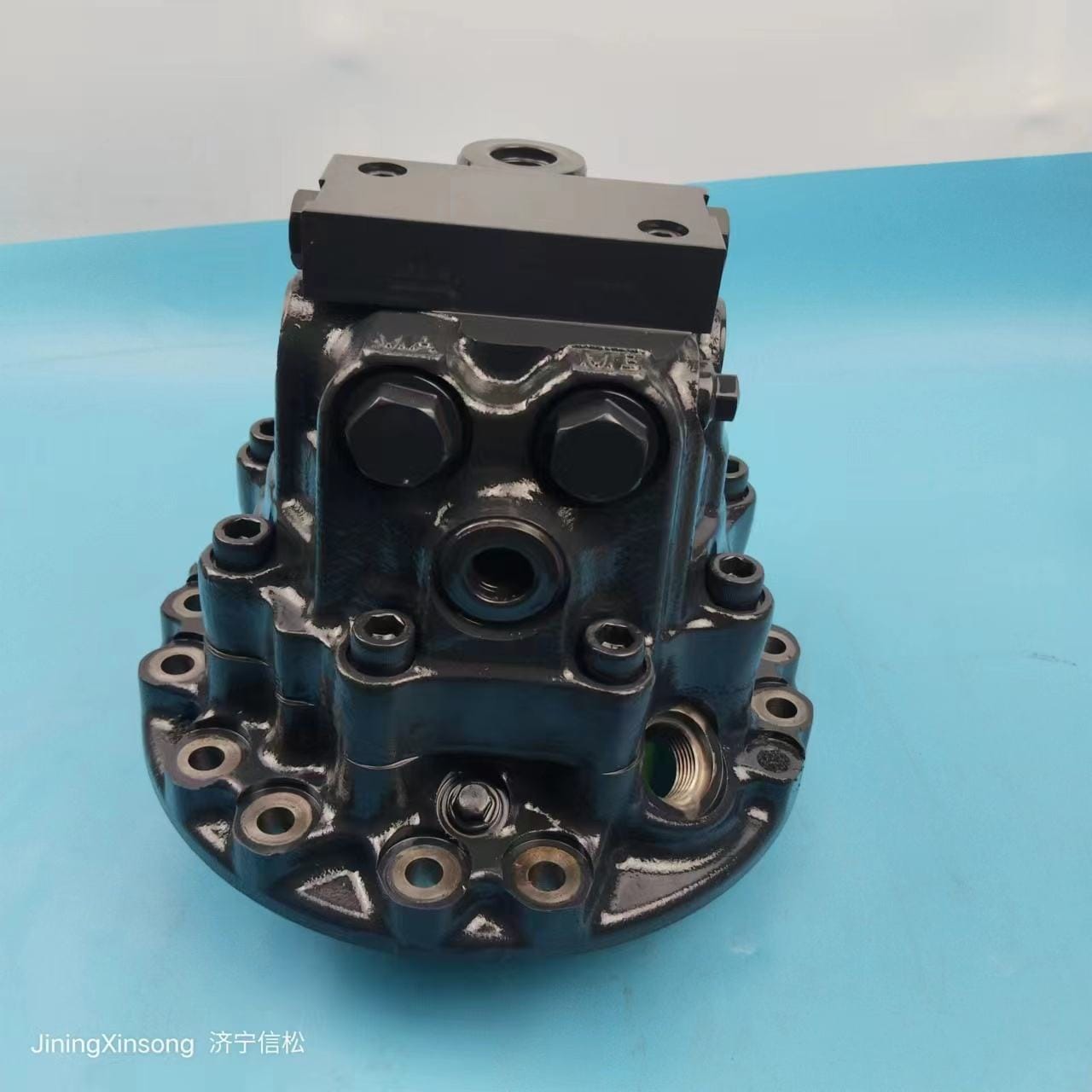 KMF40 708-2L-00050 Swing Motor Assembly for Komatsu PC70-8 Excavator Picture 2 Tatan KMF40 708-2L-00050 swing motor assembly for Komatsu PC70-8 excavator (2)