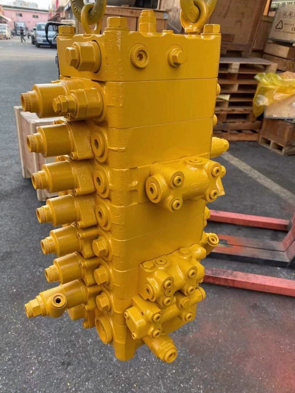 KMX15 4281788 Main Control Valve Assembly for Hitachi EX120-2 Excavator Picture 3 KMX15 4281788 Main Control Valve Assembly for Hitachi EX120-2 Excavator - Image 3