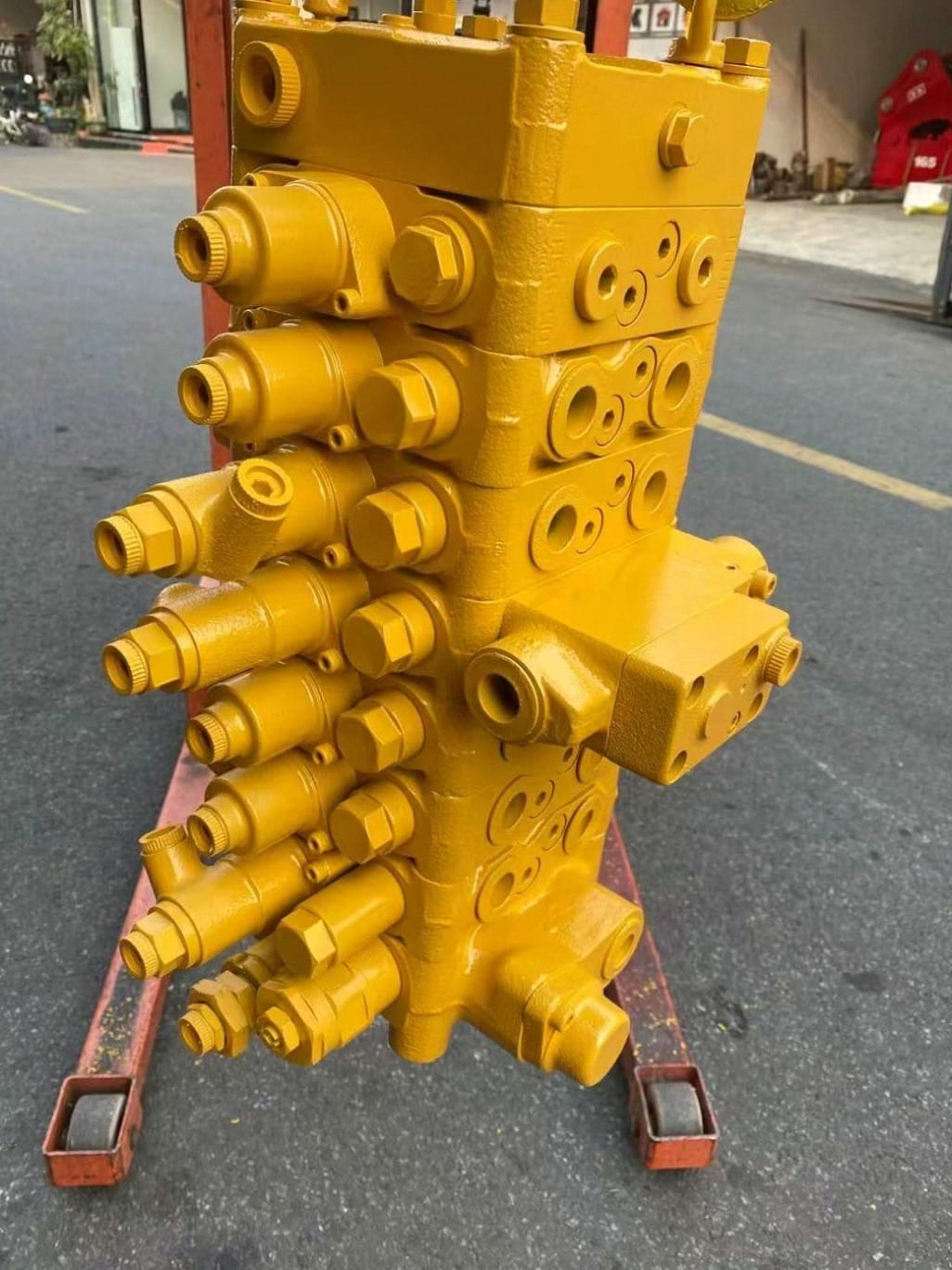 KMX15 4281788 Main Control Valve Assembly for Hitachi EX120-2 Excavator Picture 6 KMX15 4281788 Main Control Valve Assembly for Hitachi EX120-2 Excavator - Image 6