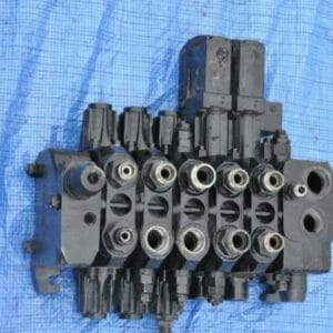 Komatsu PC20-7 Main Control Valve Assembly (OEM 709-35-11100)