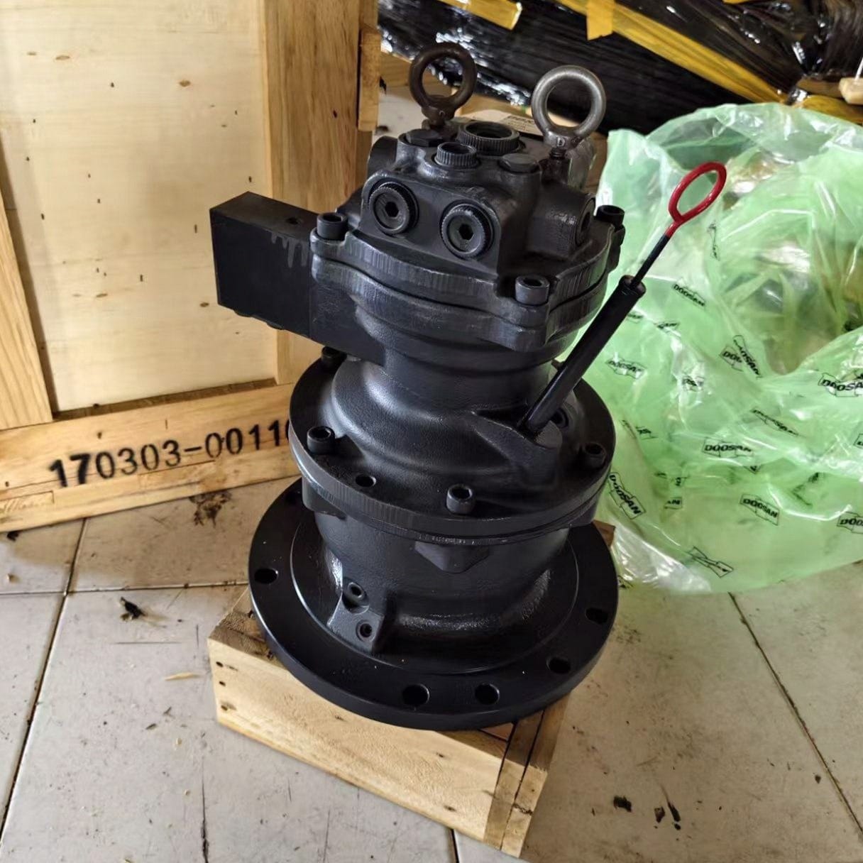 M2X63 Swing Motor Assembly 2401-9257A for Doosan DX75 Excavator Loader Picture 4 Tatan M2X63 swing motor assembly 2401-9257a for Doosan excavator loader (4)