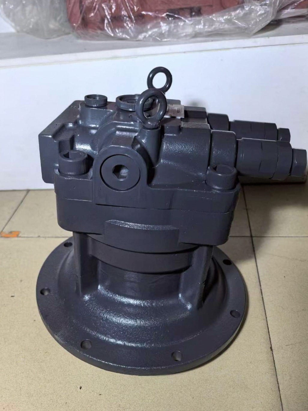 M5X130CHB 9260805 Swing Motor Assembly for Hitachi ZX200-5G Excavator Picture 4 M5X130CHB 9260805 Swing Motor Assembly for Hitachi ZX200-5G Excavator - Image 4