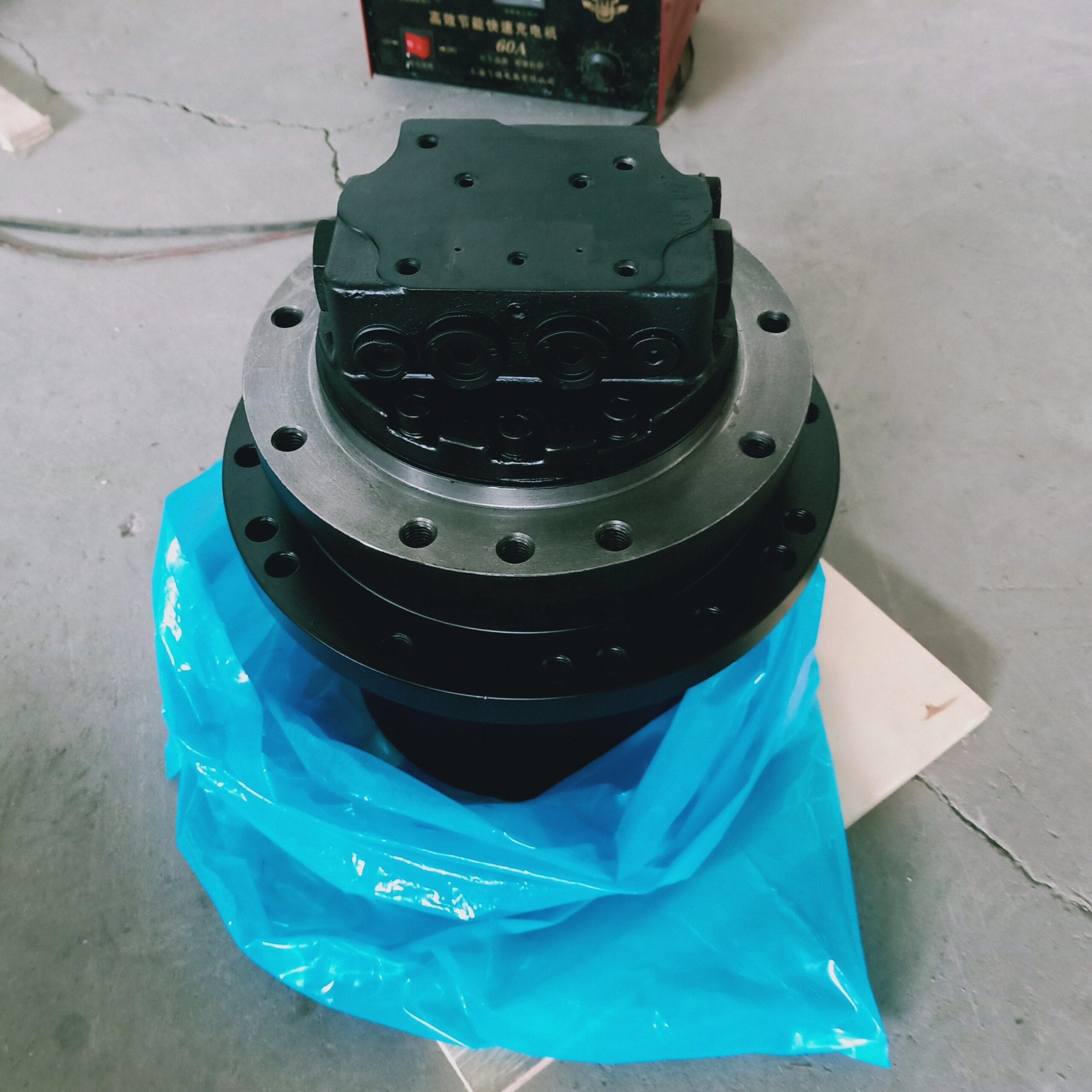 MAG-33VP 4678268 Travel Motor Assembly for Hitachi ZX60 Excavator Picture 4 MAG-33VP 4678268 Travel Motor Assembly for Hitachi ZX60 Excavator - Image 4