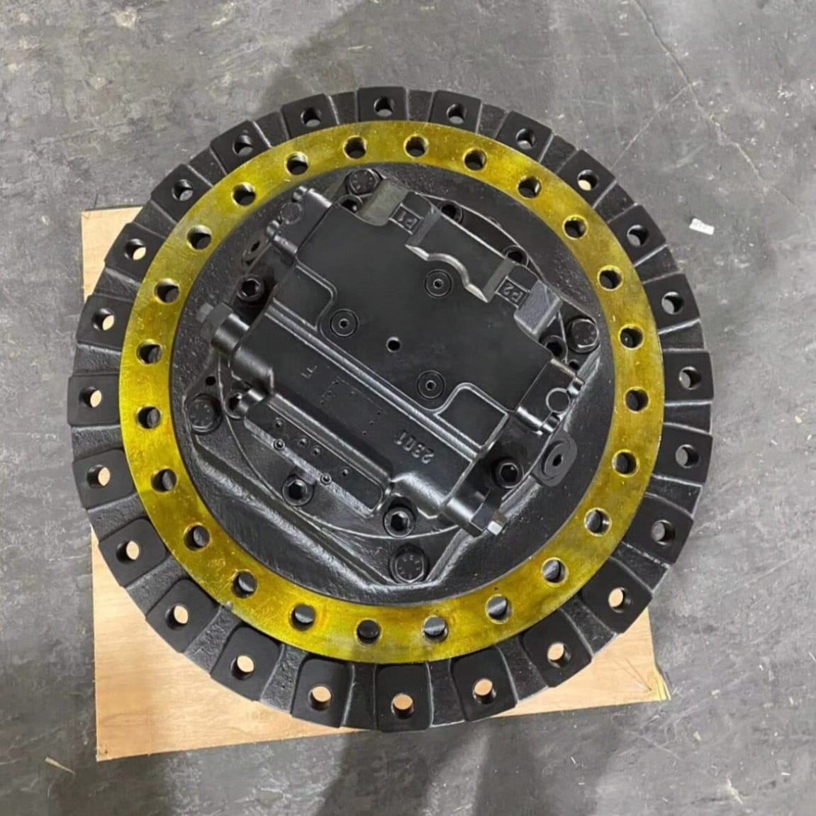 MSF-340VP 9251681 Travel Motor Assembly for Hitachi ZX870 Excavator Picture 3 MSF-340VP 9251681 Travel Motor Assembly for Hitachi ZX870 Excavator - Image 3