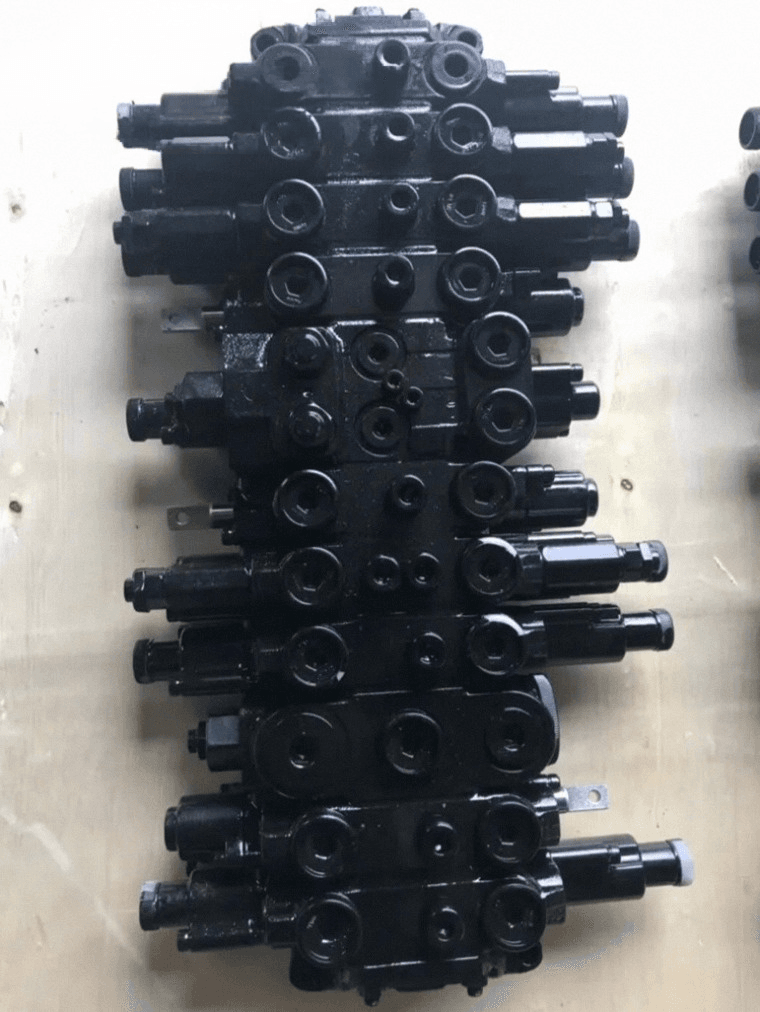 Doosan DH55 Main Control Valve Assembly - 100% Brand New (OEM 2436-1004 / 401-00058) Picture 3 Doosan DH55 Main Control Valve Assembly - 100% Brand New (OEM 2436-1004 / 401-00058) - Image 3