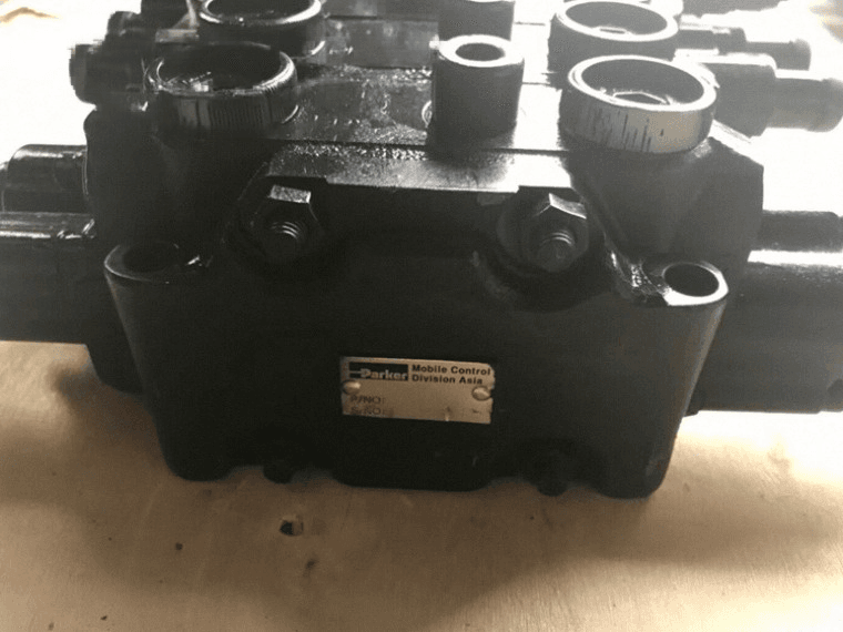 Doosan DH55 Main Control Valve Assembly - 100% Brand New (OEM 2436-1004 / 401-00058) Picture 2 Doosan DH55 Main Control Valve Assembly - 100% Brand New (OEM 2436-1004 / 401-00058) - Image 2