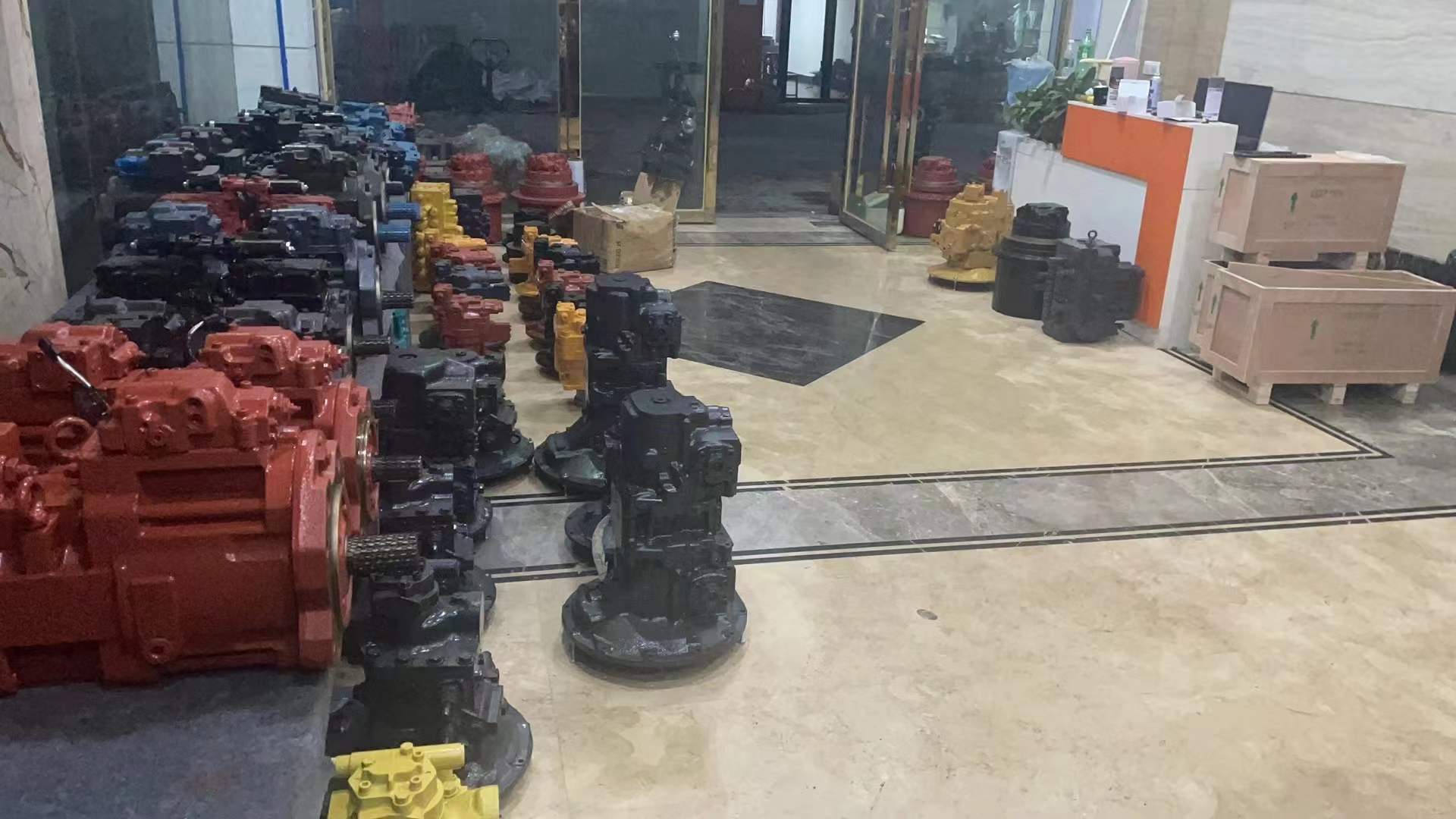 Komatsu PC20-7 Main Control Valve Assembly (OEM 709-35-11100) Picture 8 Tatan Machinery Excavator Main Control Valve Storage and Inspection Warehouse